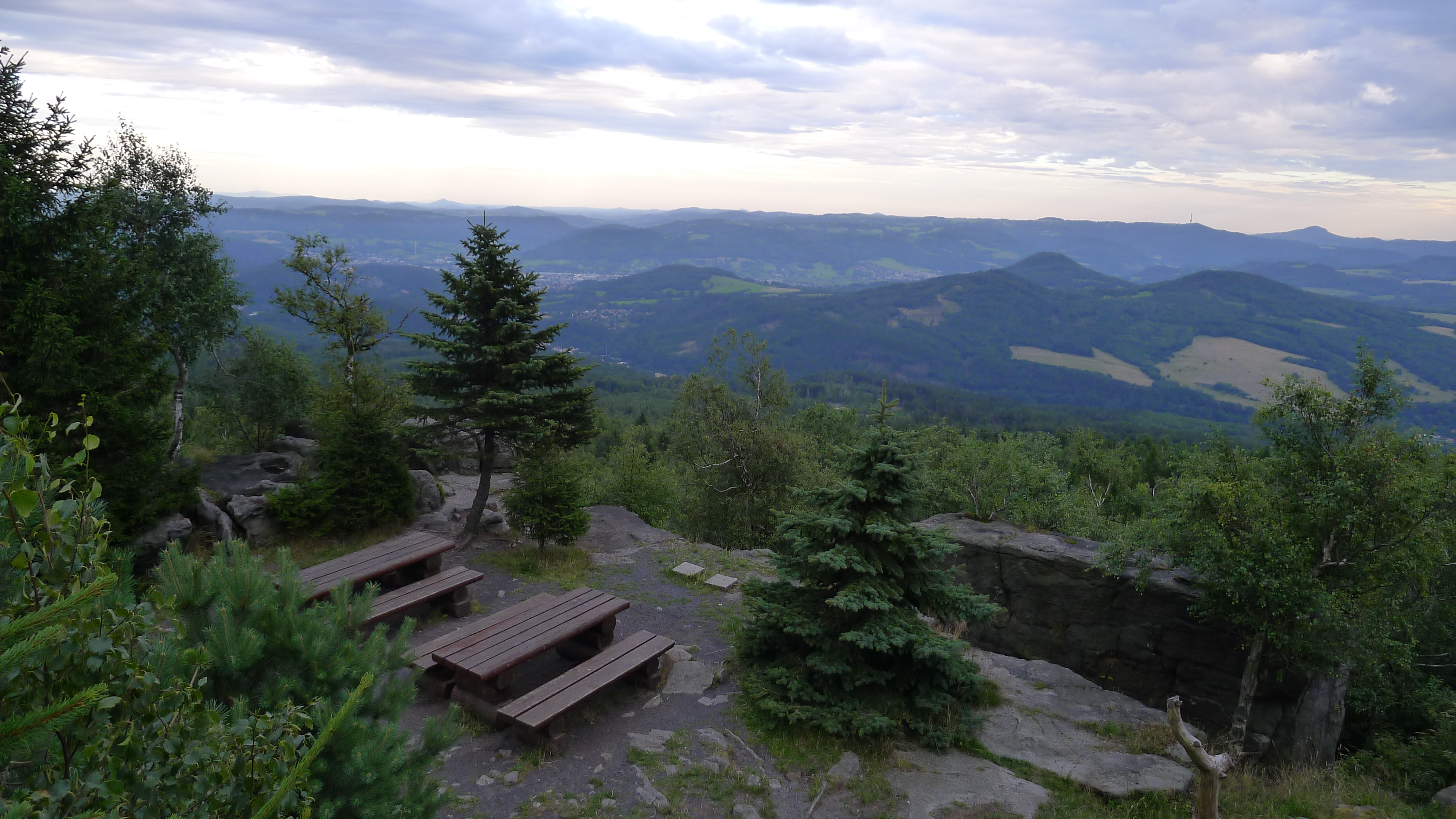 výhled z Děčínského Sněžníku od rozhledny