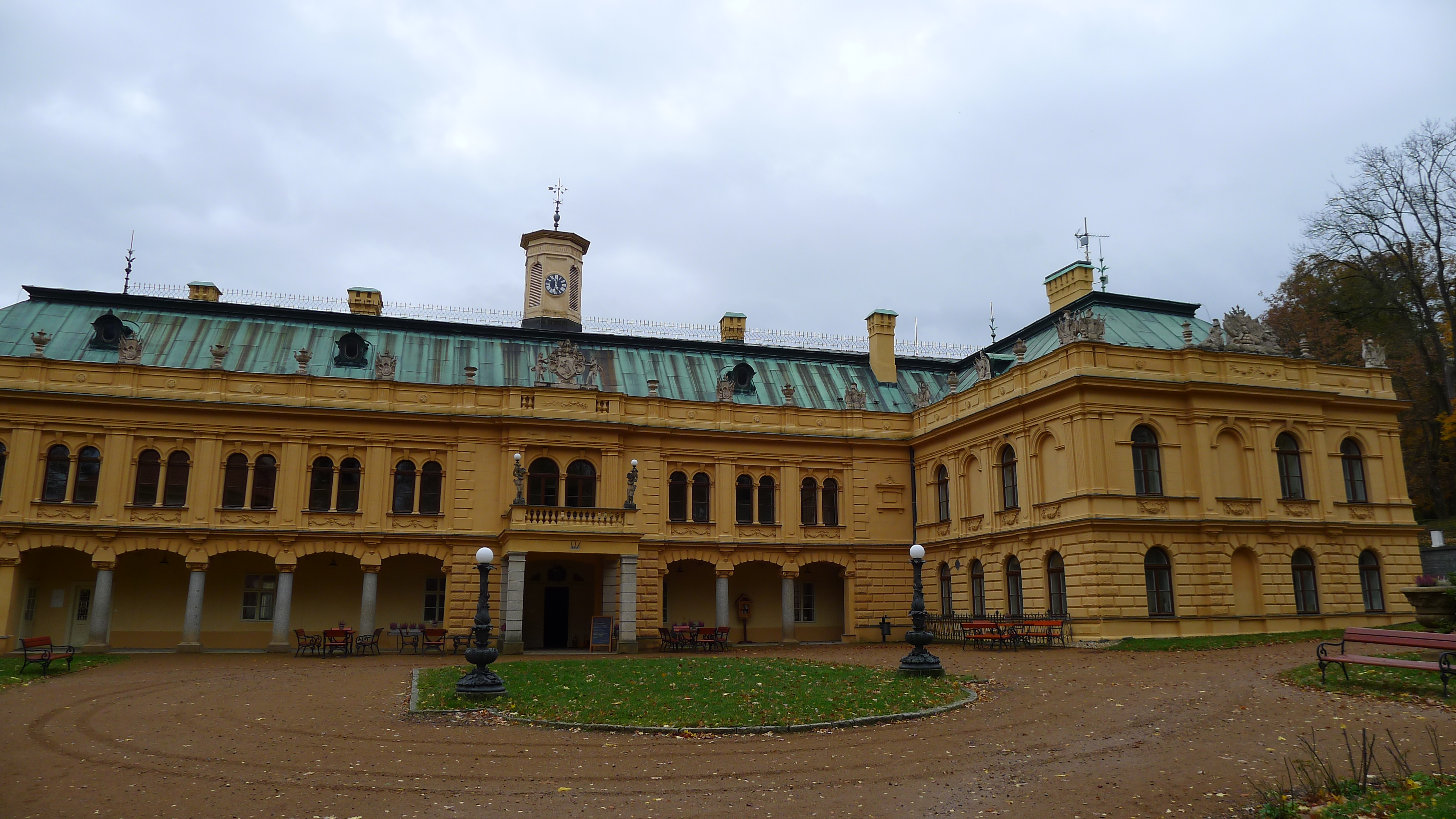 zámek Odlochovice s kavárnou