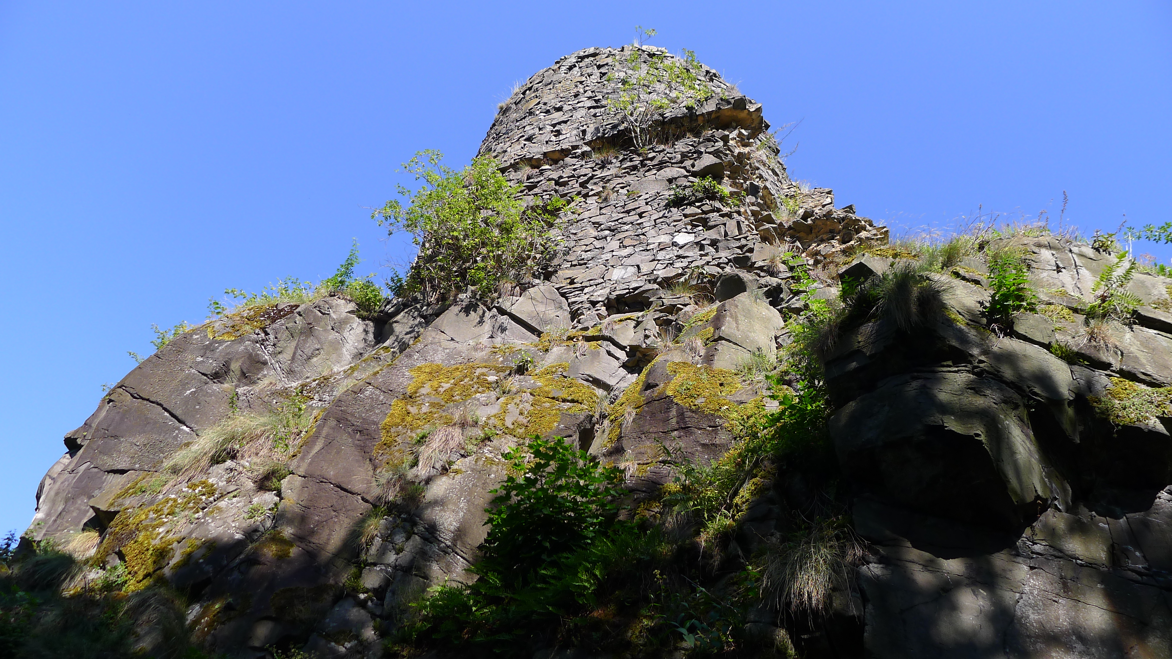 zřícenina hradu Ostrý