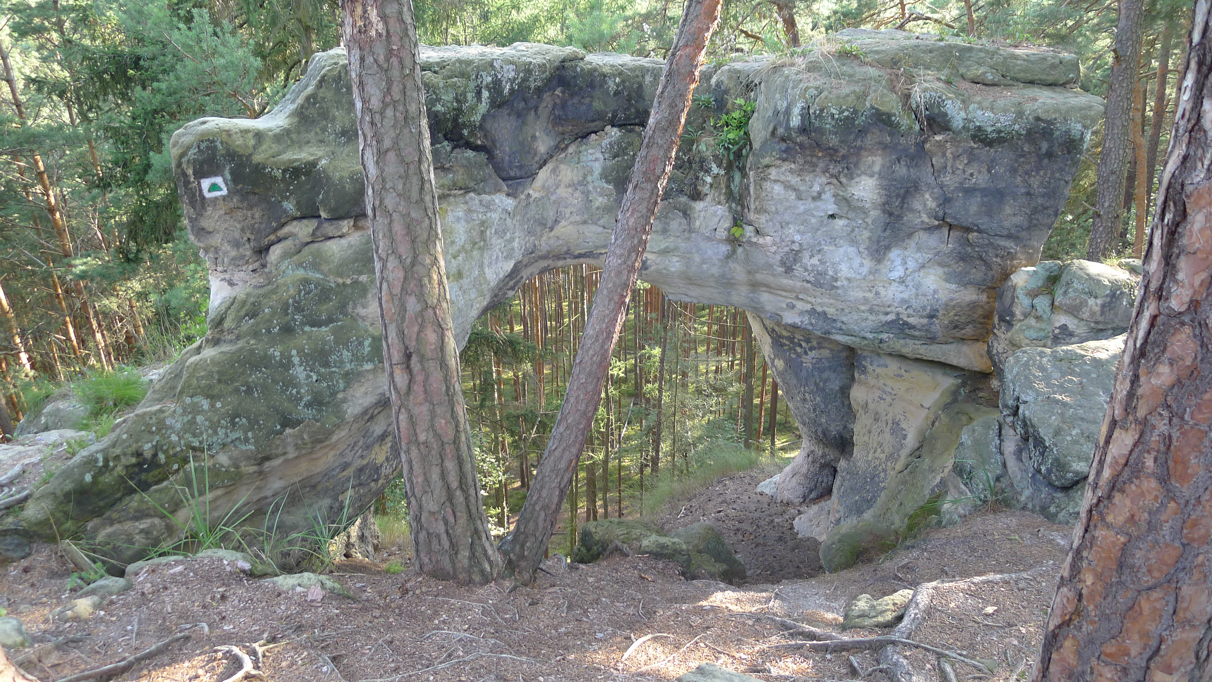 Skalní brána v Hradčanských stěnách