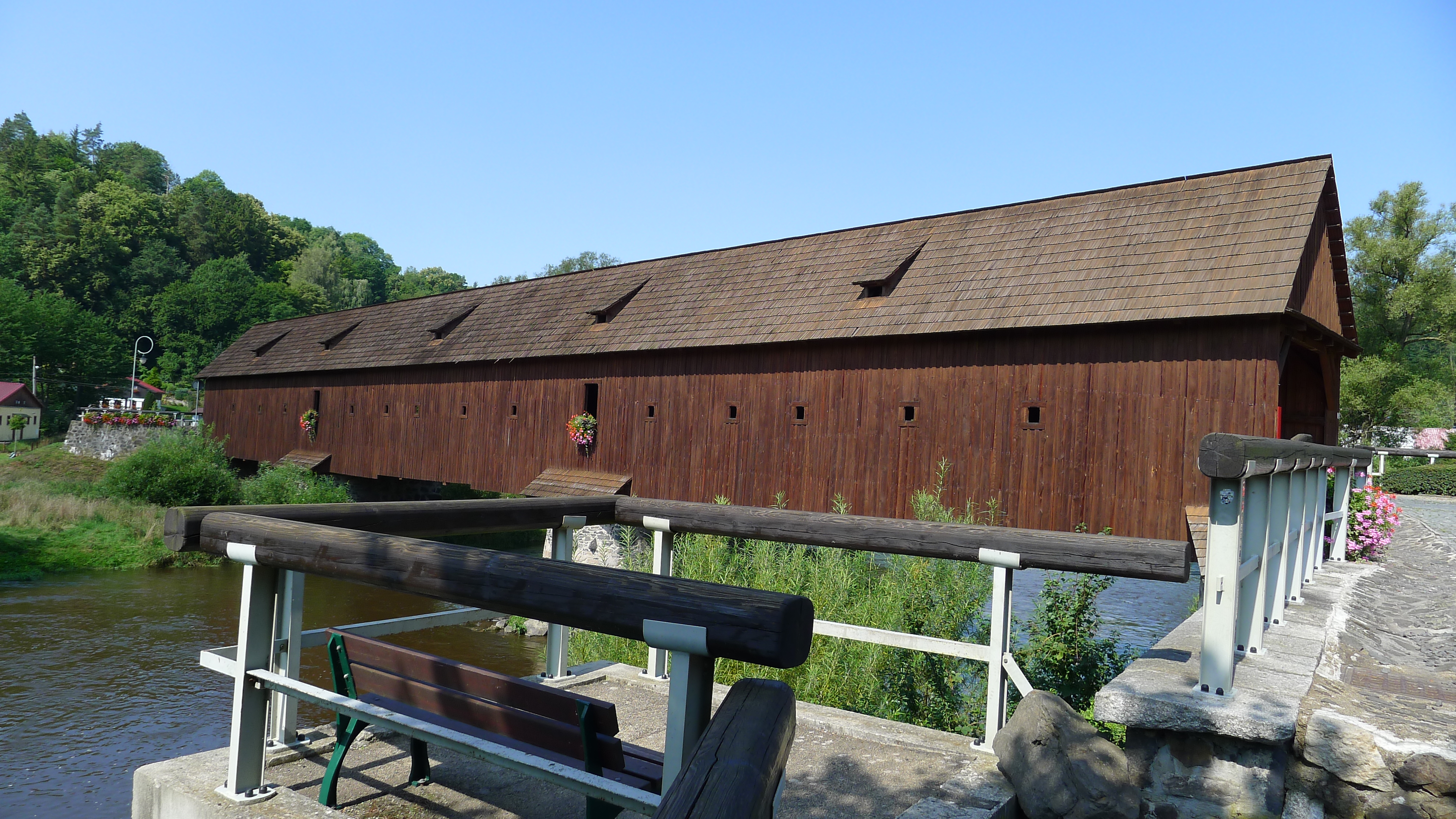 Radošovský krytý most