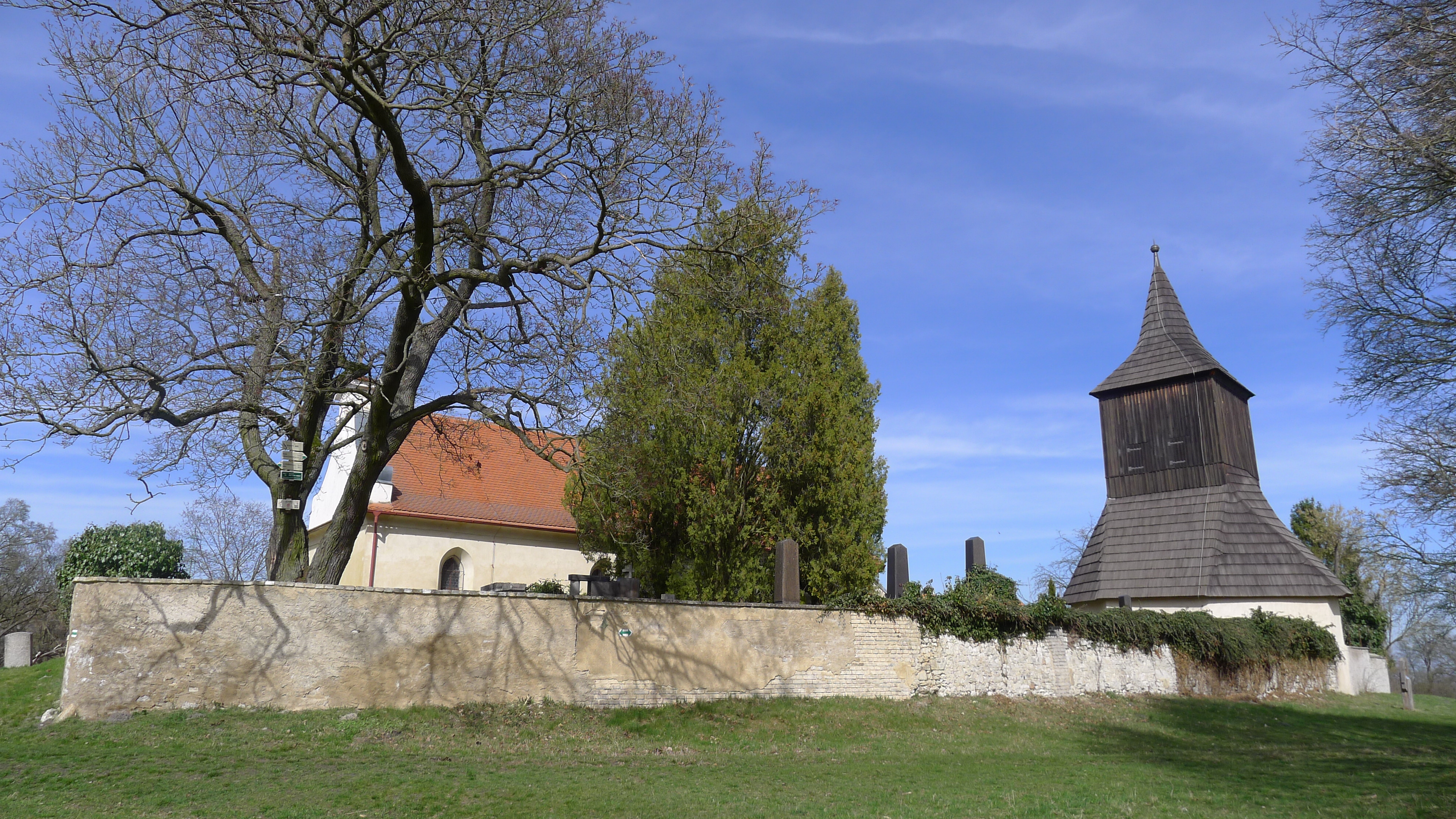 hradiště Libušín - kostel sv. Jiří a zvonice