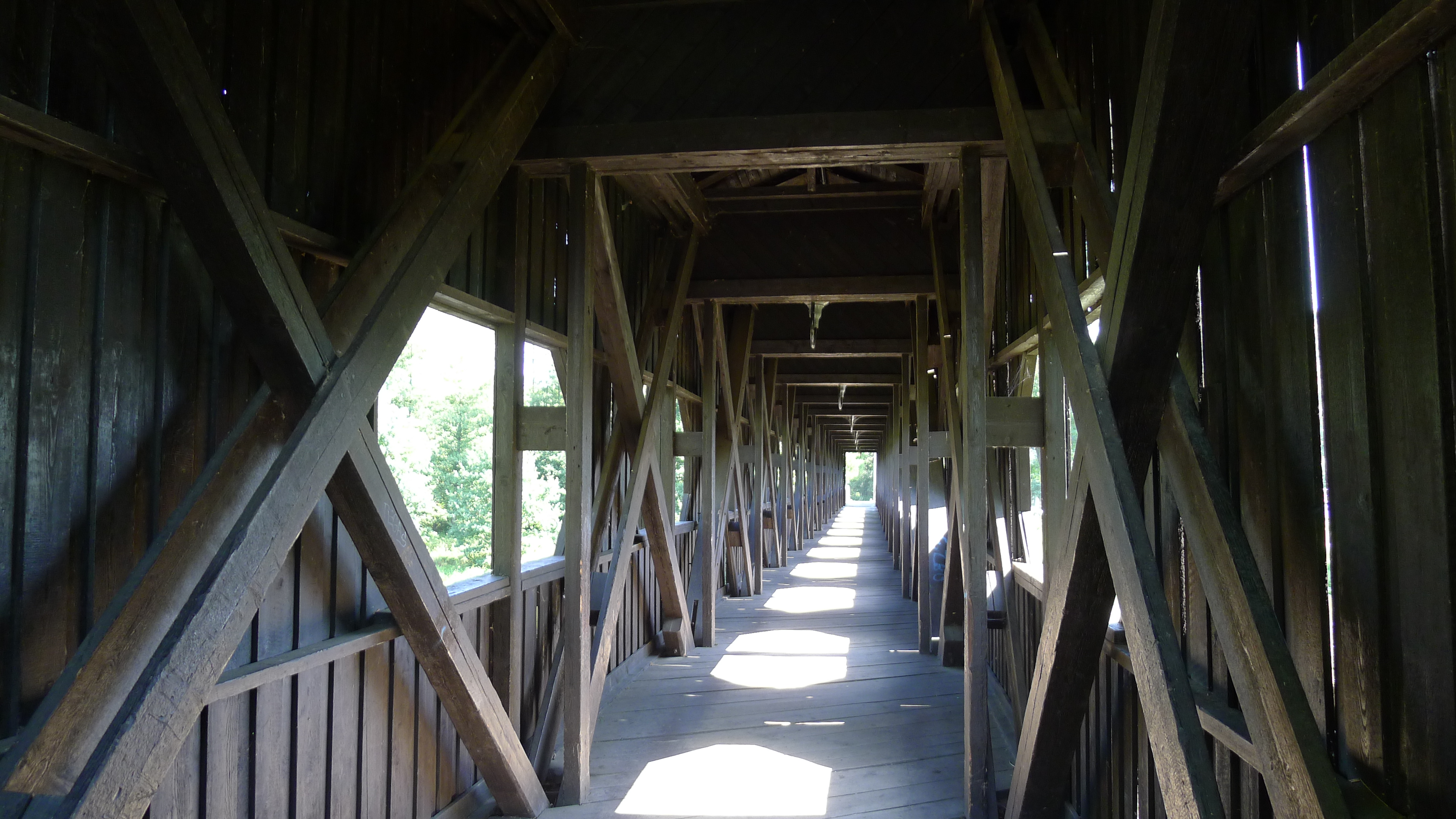 Kynšperk - krytá dřevěná lávka