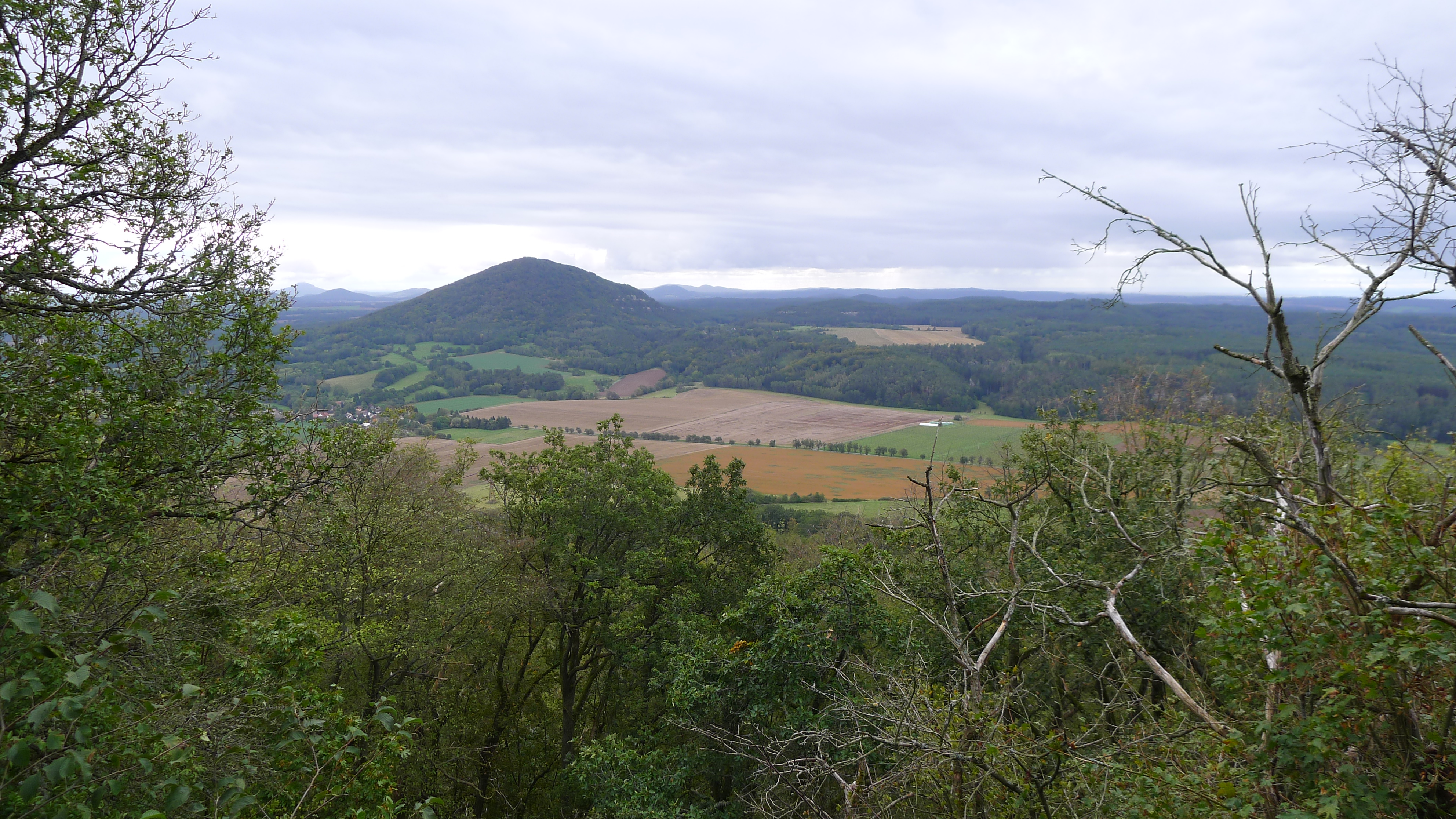 výhled z Ronova na Vlhošť