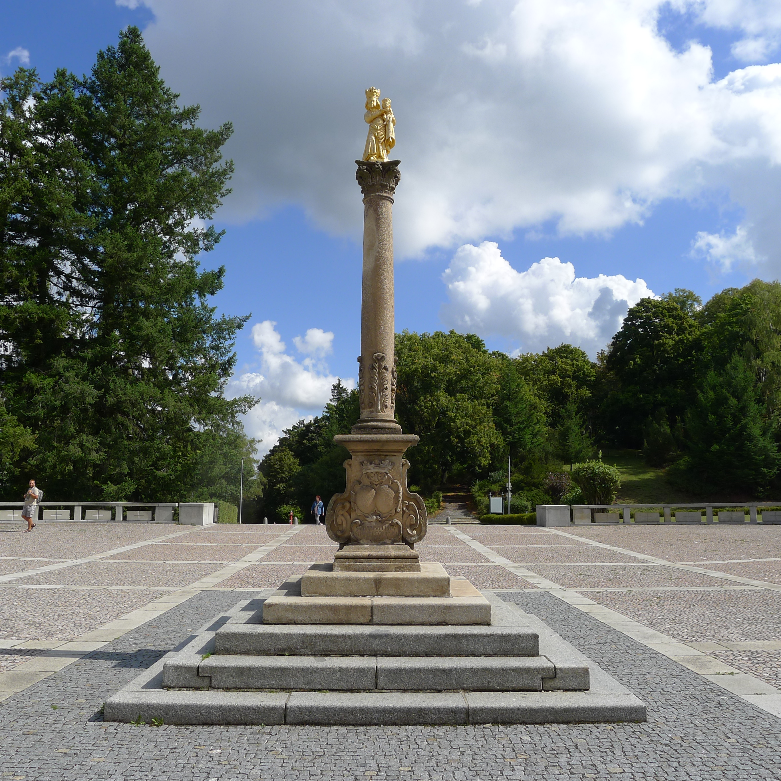 mariánský sloup na náměstí