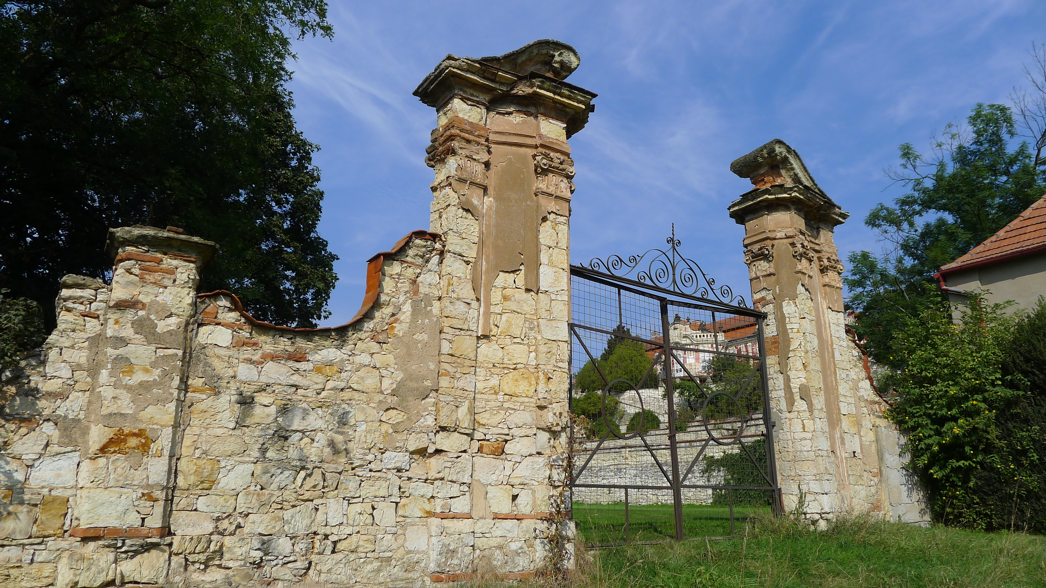 zámek Stekník - brána