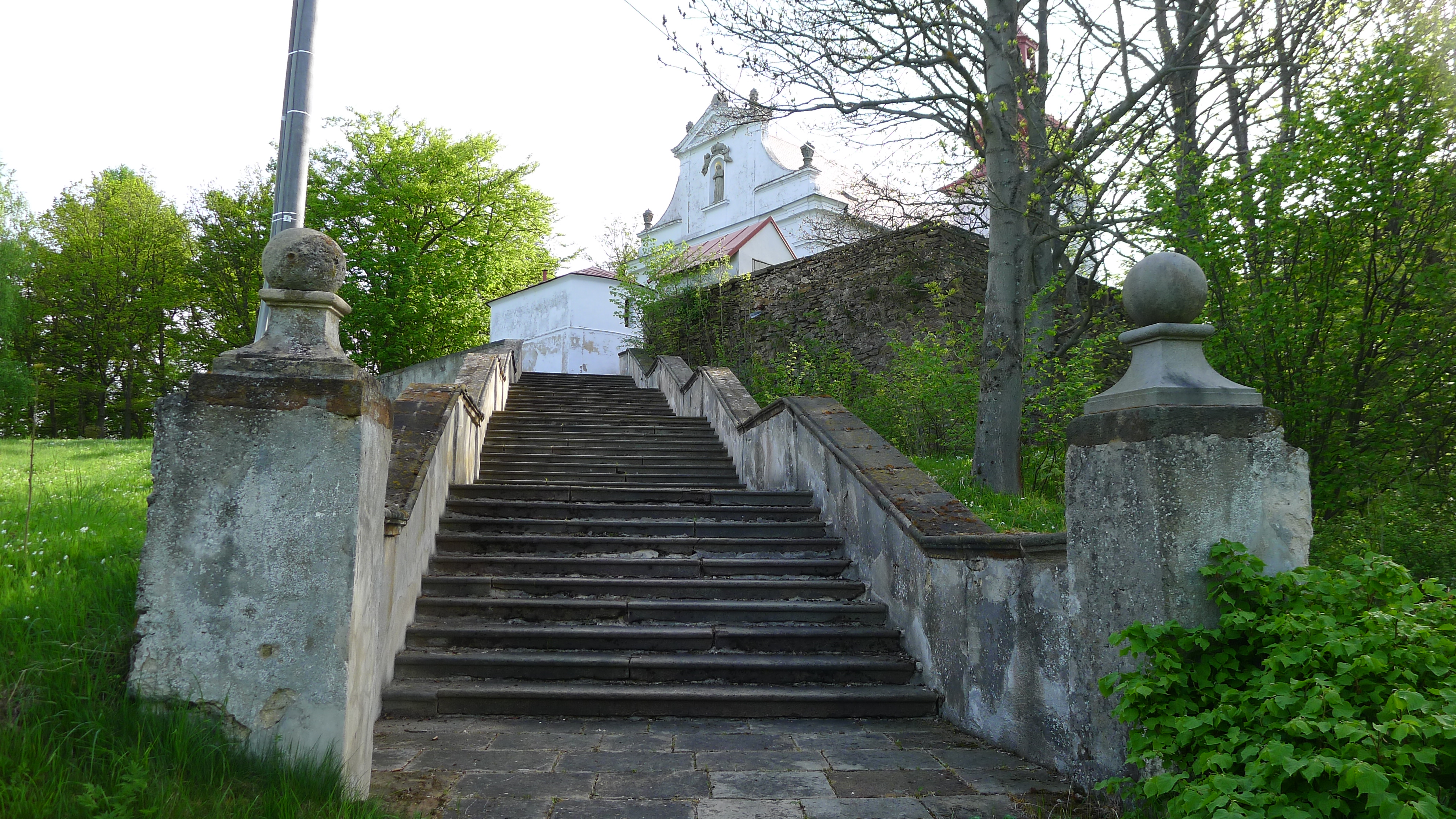 schody k poutnímu kostelu
