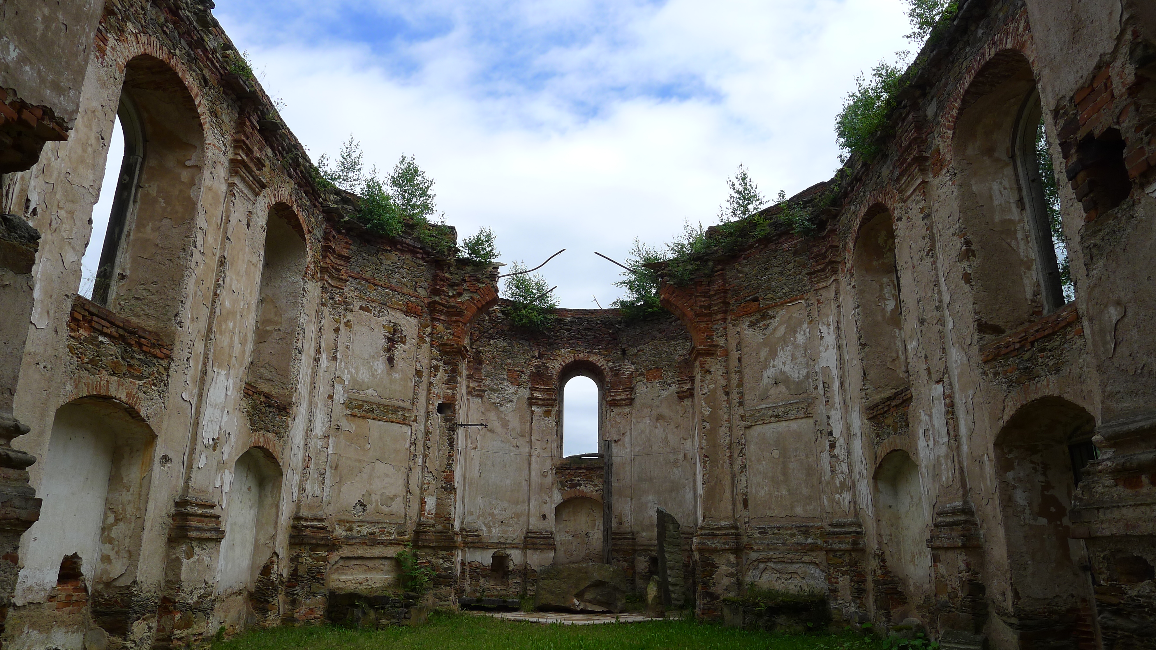 zřícenina poutního kostela sv. Blažeje