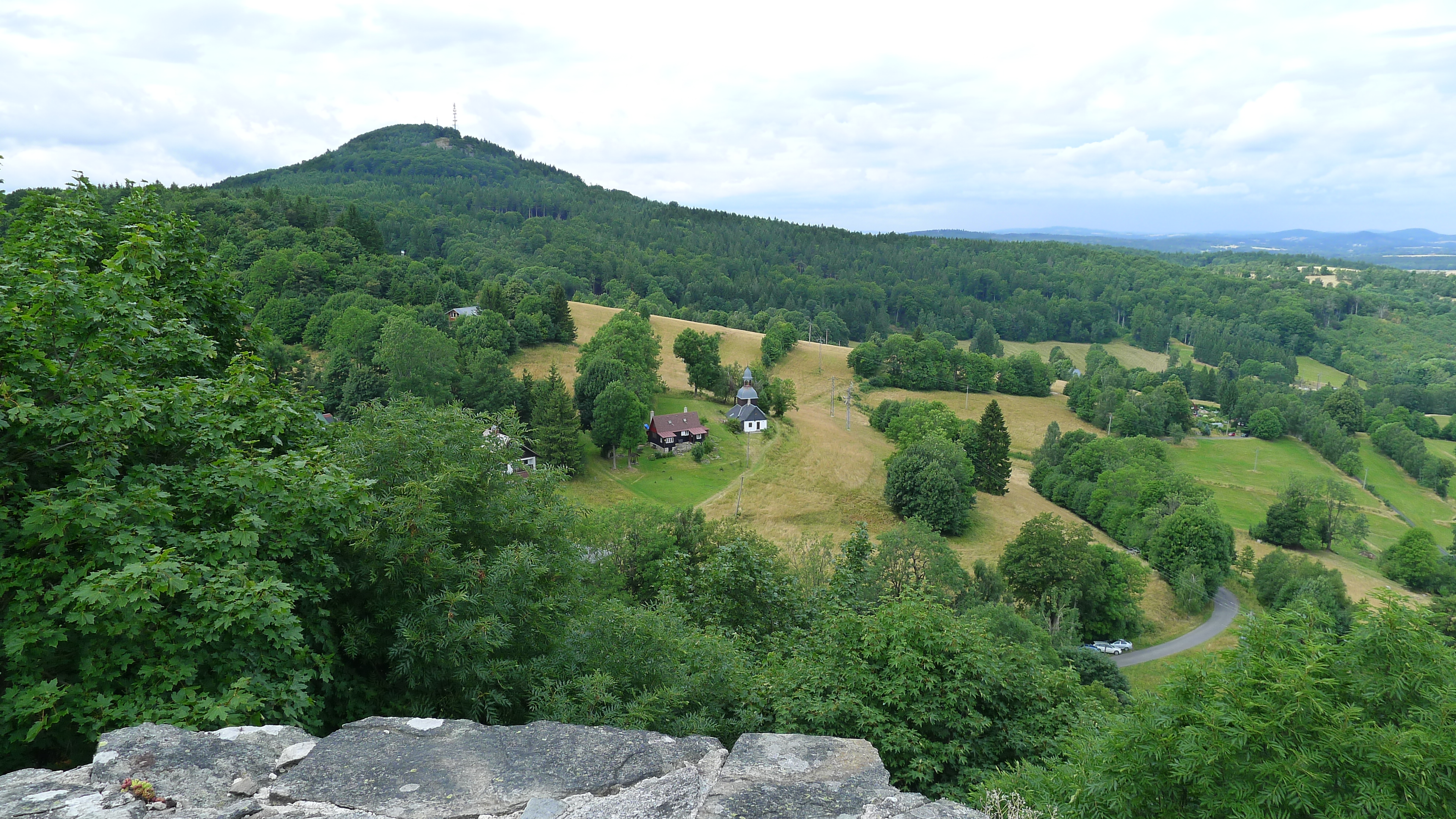 výhled z Tolštejna na Jedlovou