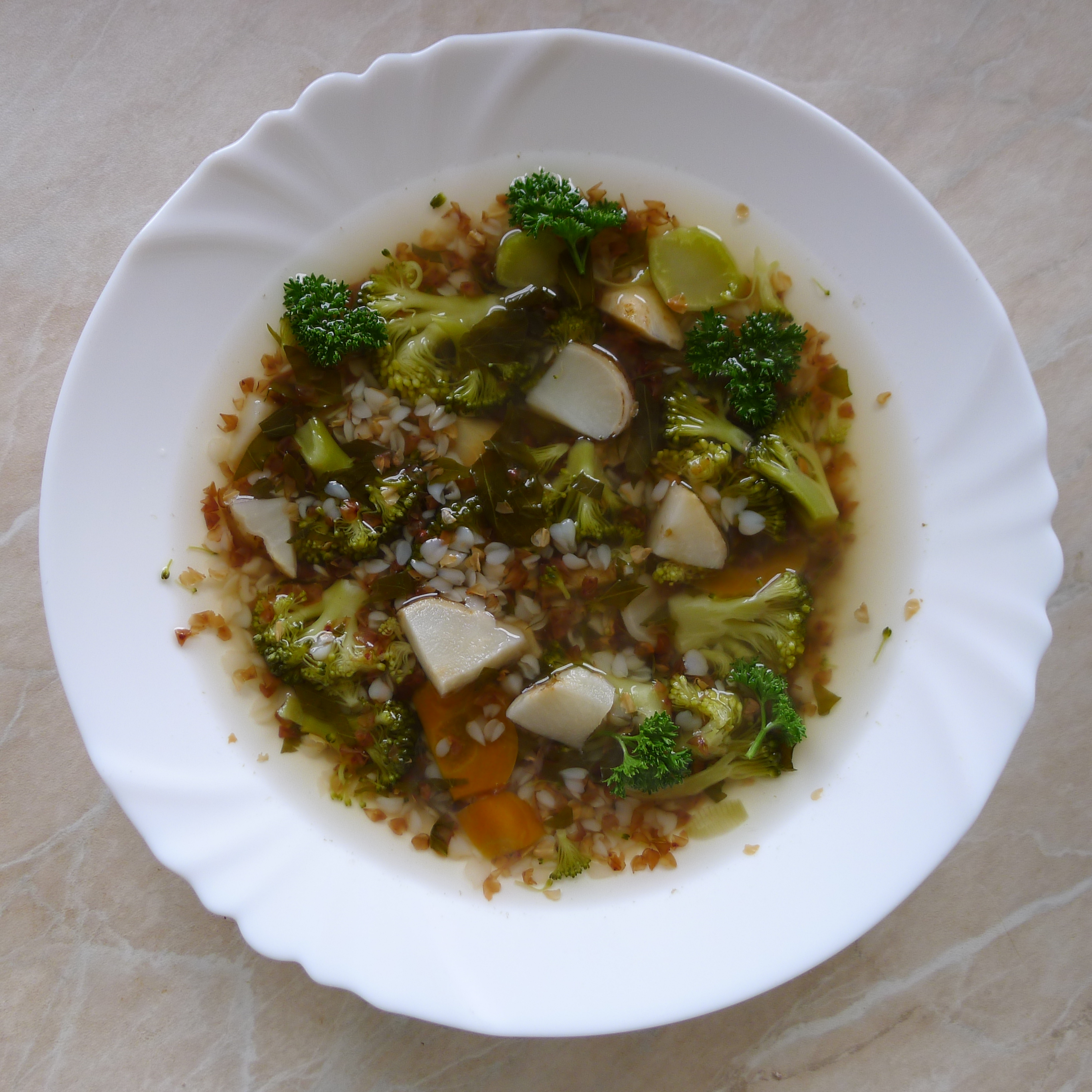 pohanková polévka s topinamburem