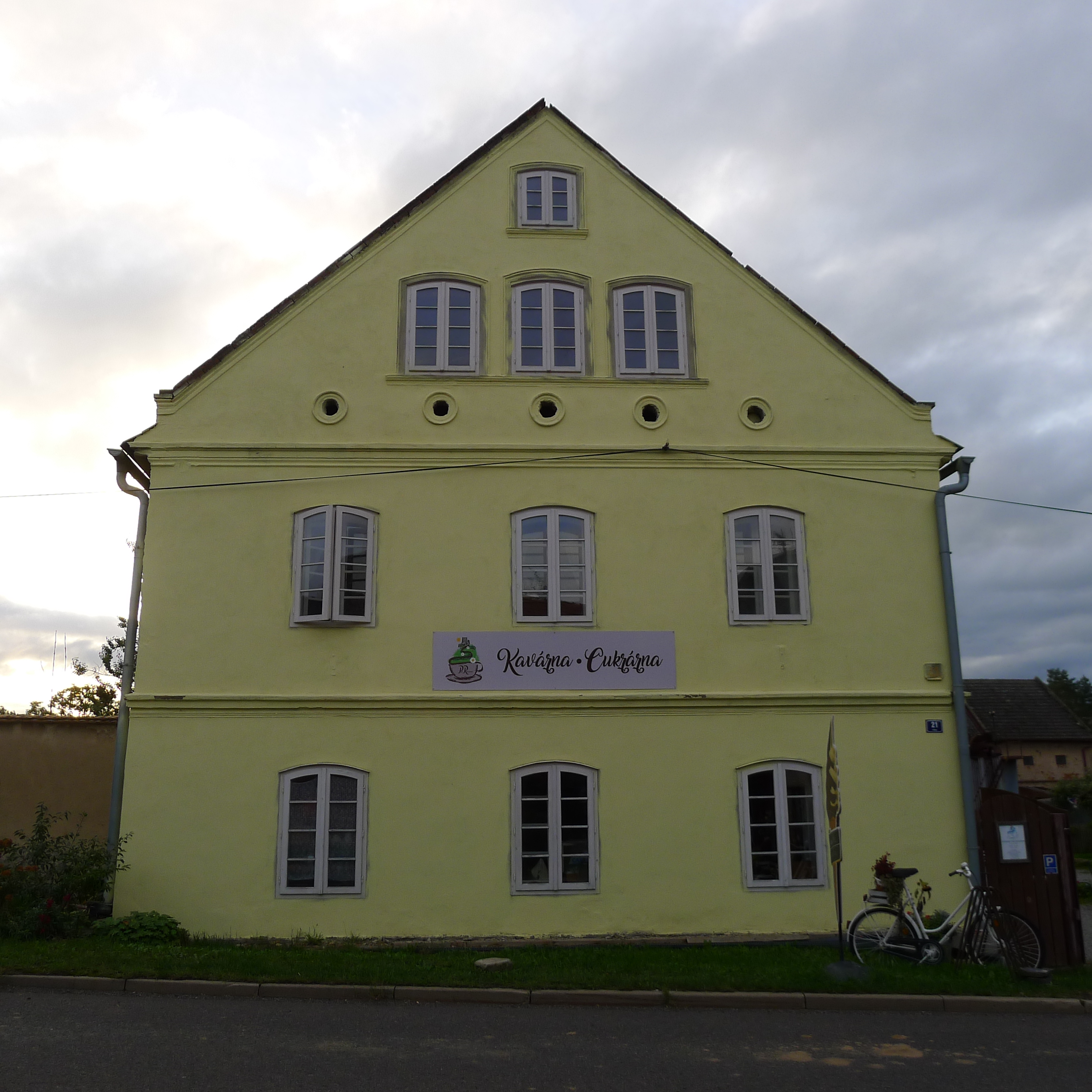 Kavárna - Cukrárna Pod Ronovem, začátek výletu