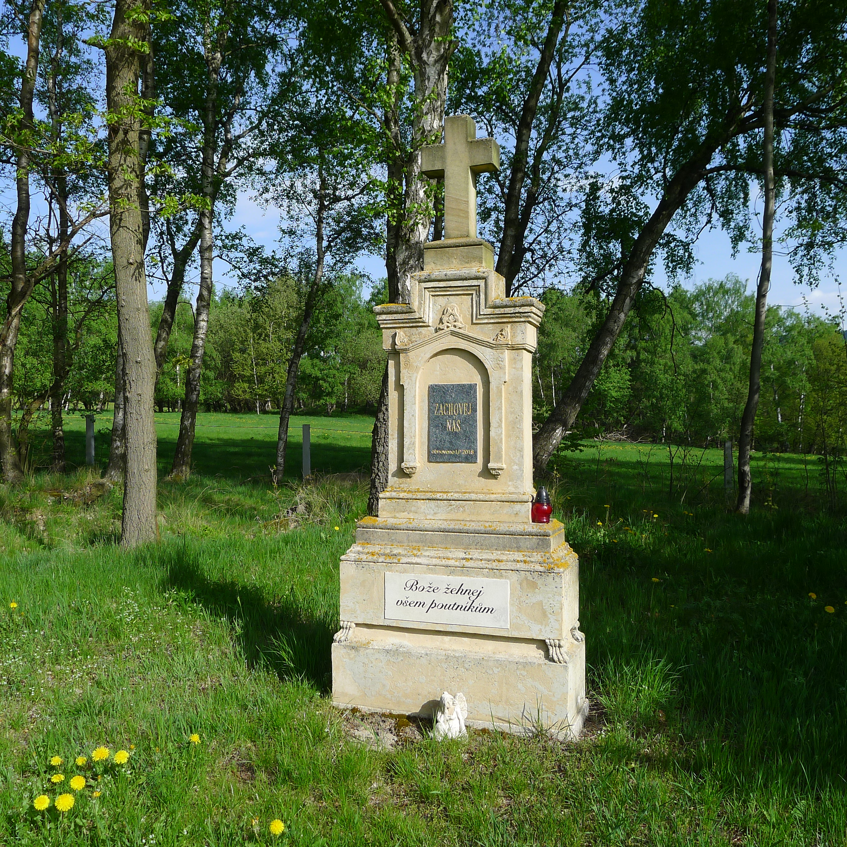Boží muka u Mlýnce - u cyklostezky severně od Květnova