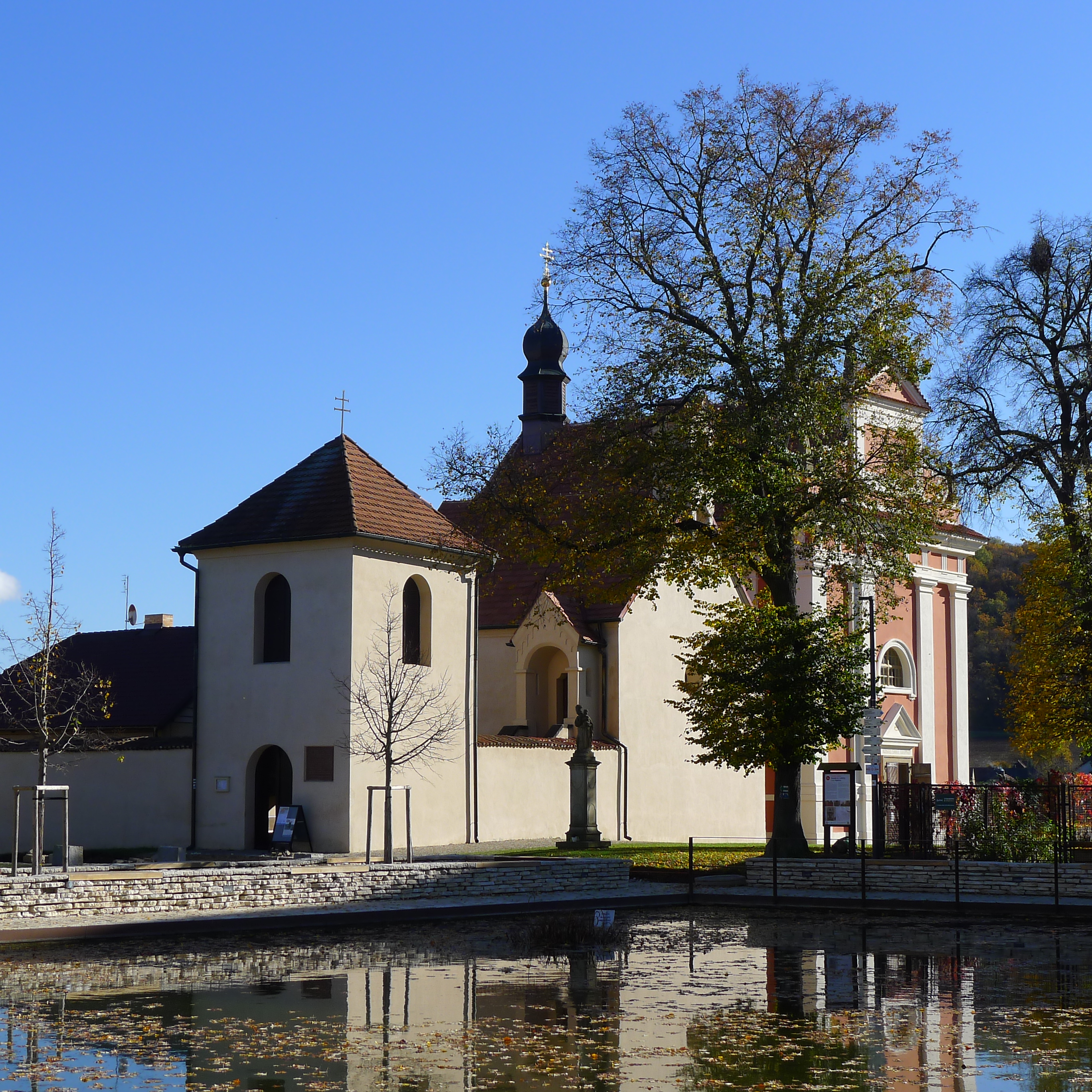 Tetín - kostely sv. Kateřiny Alexandrijské a sv. Ludmily
