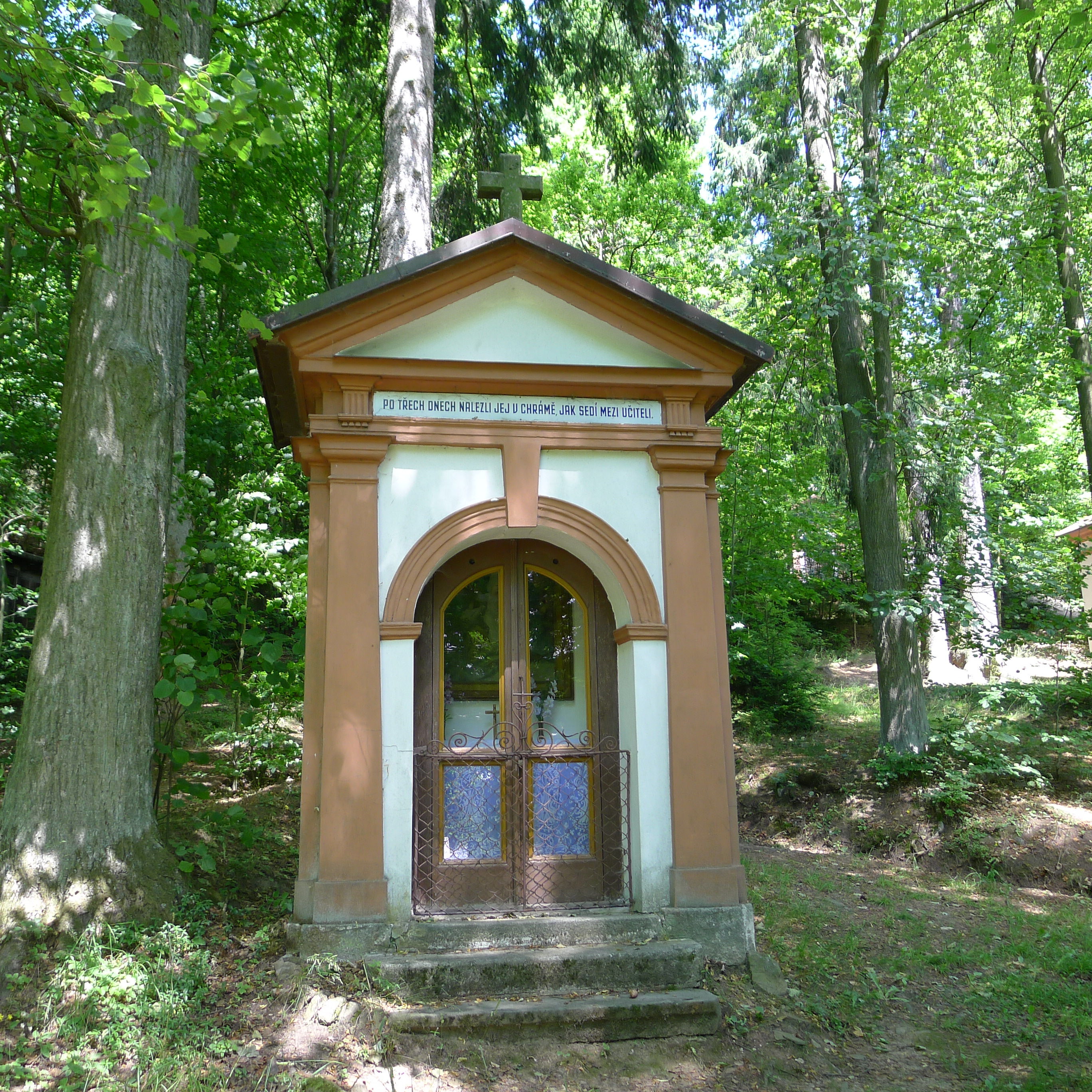 jedna ze sedmi kapliček Sedmi radostí Panny Marie v Mariánském sadu